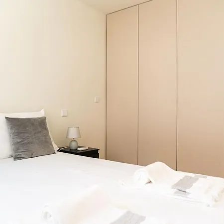 Climatise Avec Balcons ポルト
