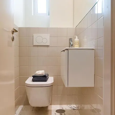 Climatise Avec Balcons *