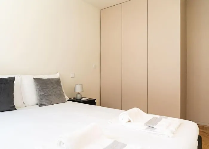 Climatise Avec Balcons 포르투